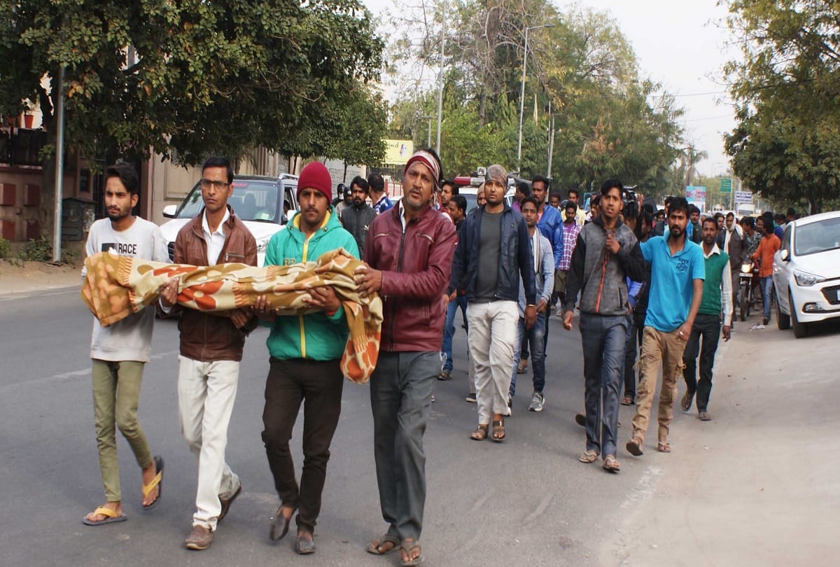 rajasthan jaipur a boy drown in hole and parents protest
