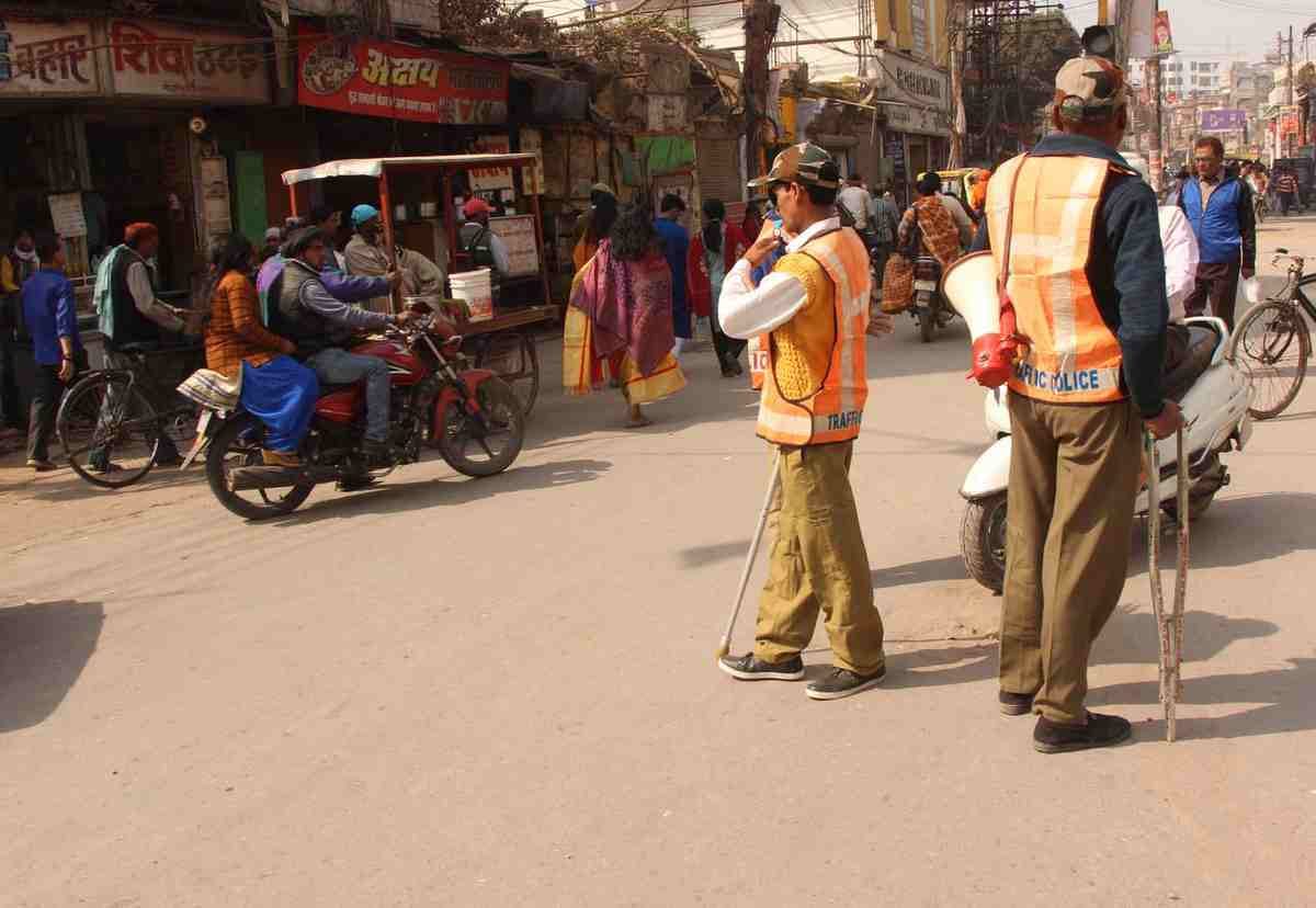 unique initiative by traffice police in varanasi divyang people control traffic