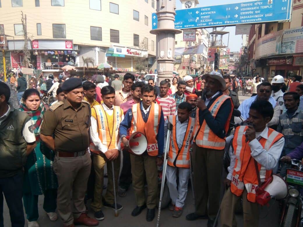 unique initiative by traffice police in varanasi divyang people control traffic
