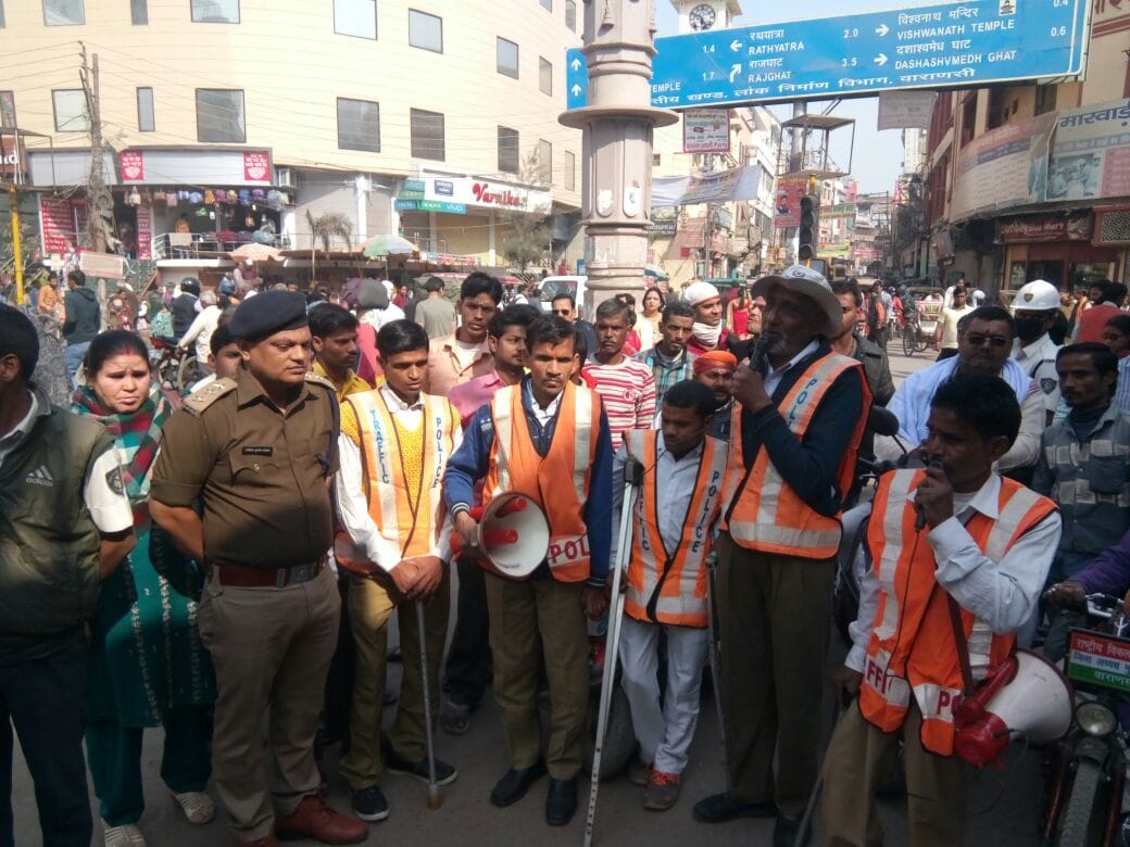 unique initiative by traffice police in varanasi divyang people control traffic
