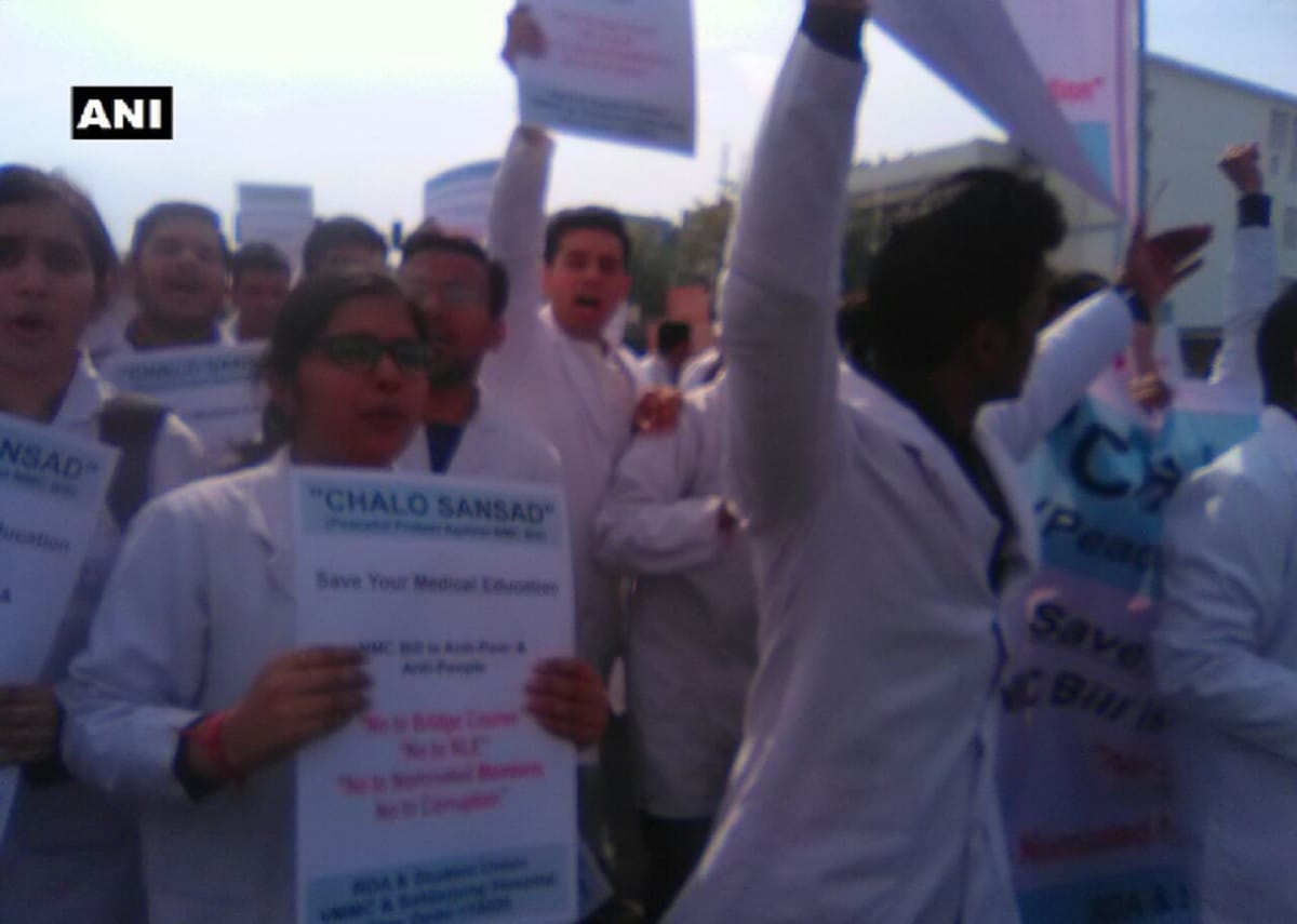 Doctors Protest National Medical Commission Bill March from AIIMS hospital to Parliament