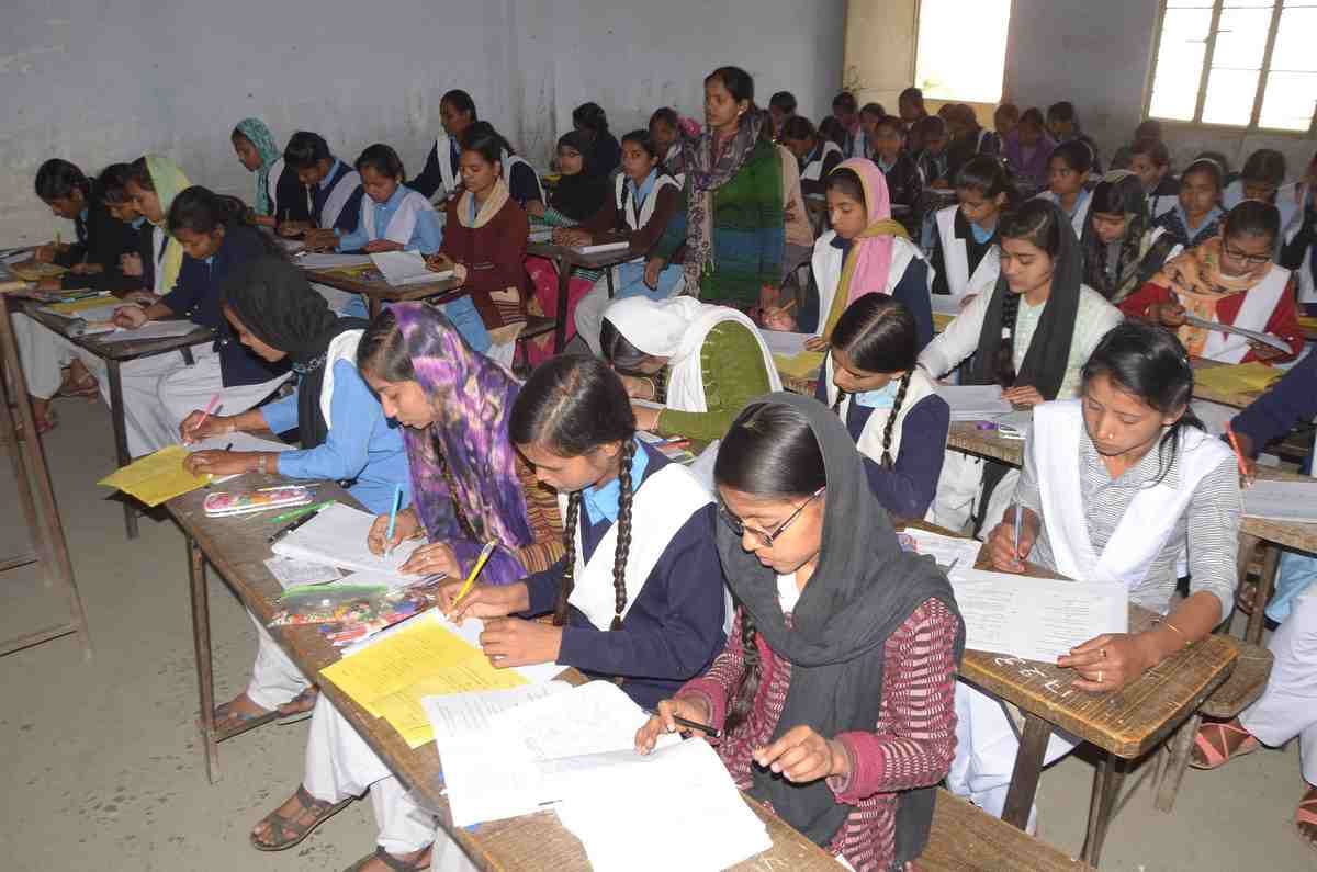 प्रथम पाली में 3054 विद्यार्थियों ने छोड़ी परीक्षा