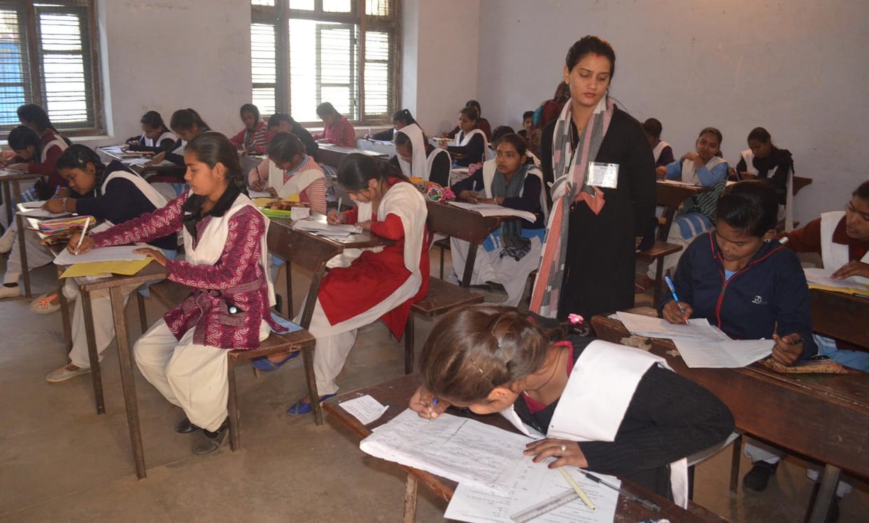 more than two lakh student leave UP  board exam fourth day
