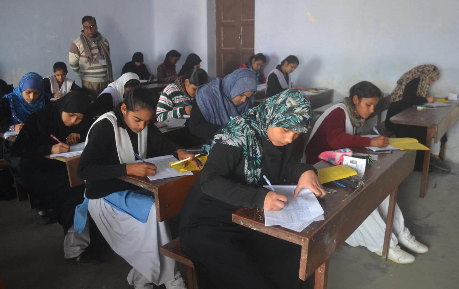 58291 student leave exam of up board in purvanchal