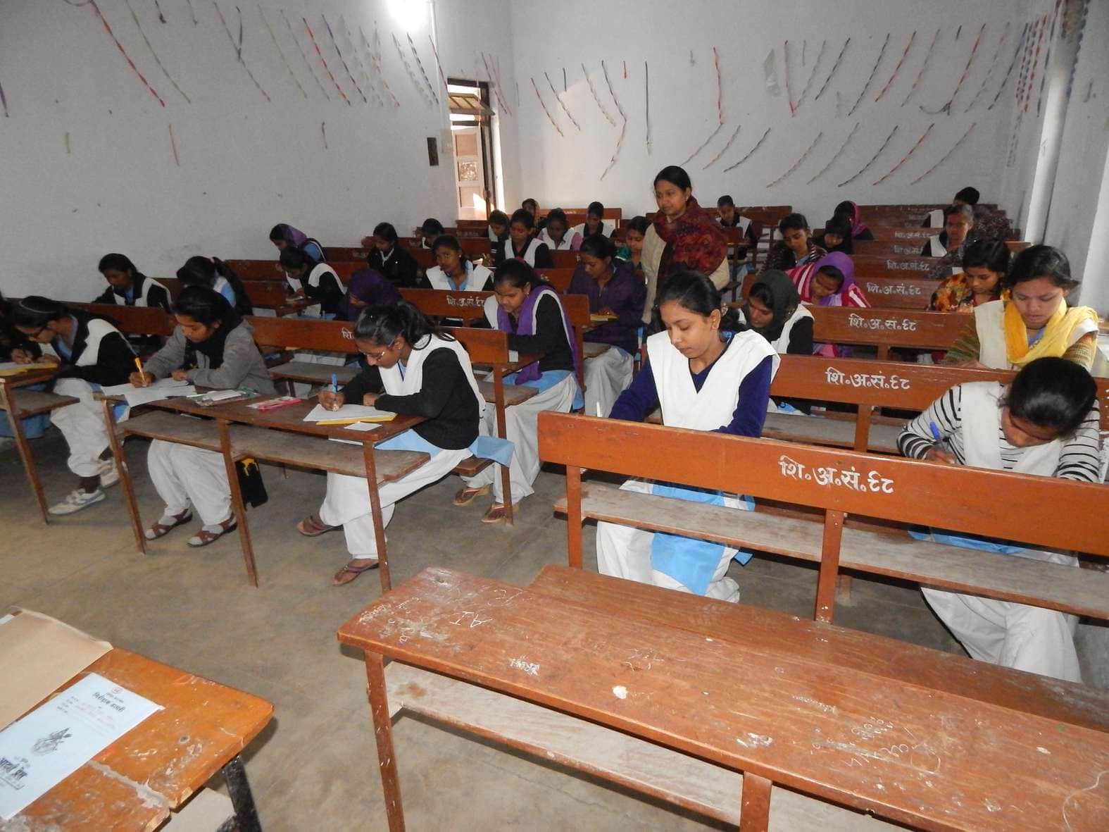 58291 student leave exam of up board in purvanchal