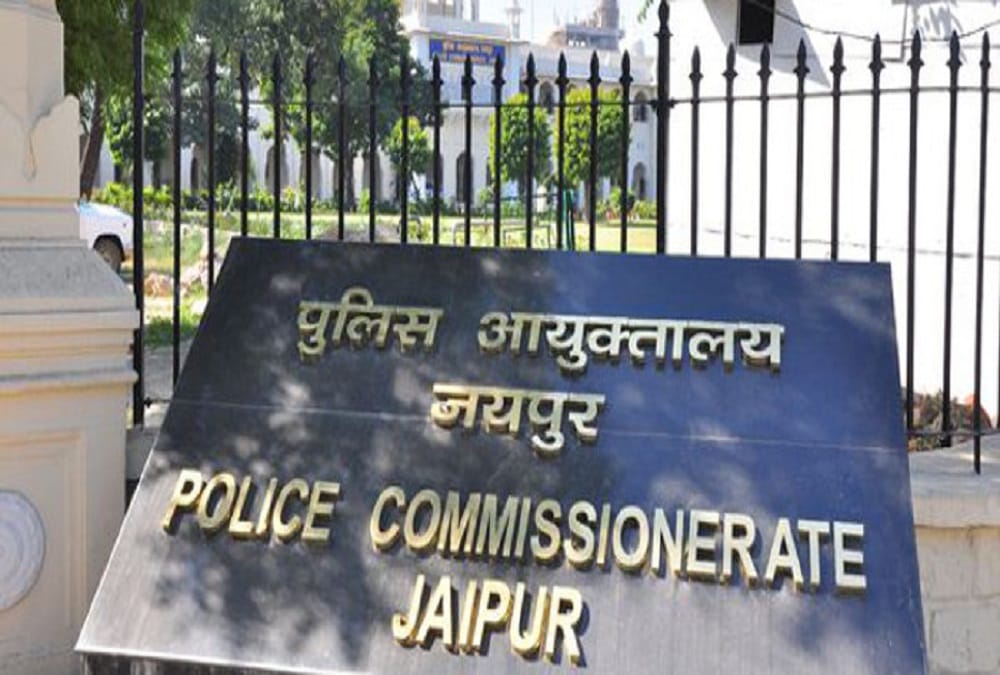 rajasthan jaipur robbery fail in axis bank due to bravery of constable