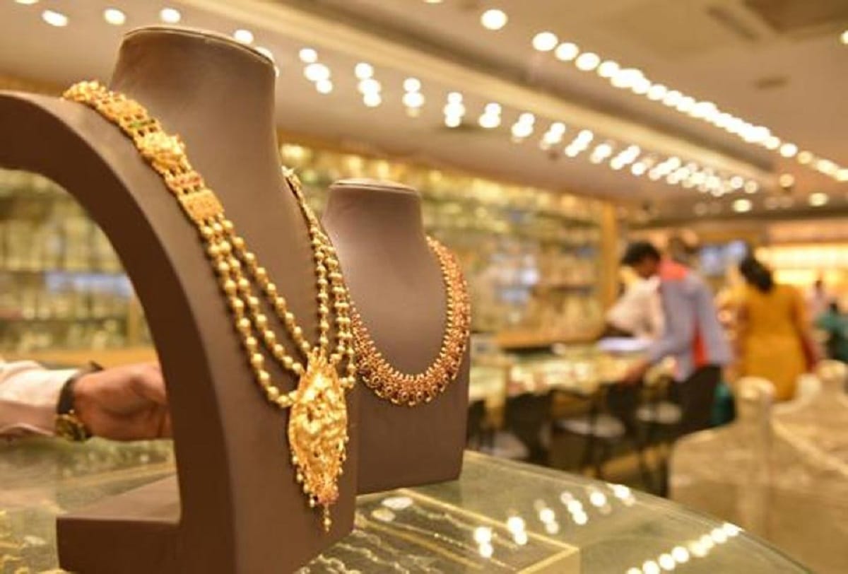 gold down by 40 rupees as low demand by local jwellers in india