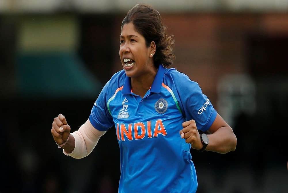 Bollywood acterss Anushka sharma will be in lead role in Jhulan Goswami biopic