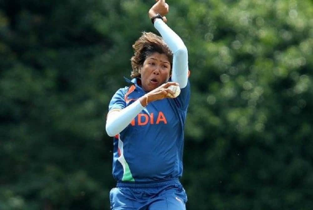 Bollywood acterss Anushka sharma will be in lead role in Jhulan Goswami biopic