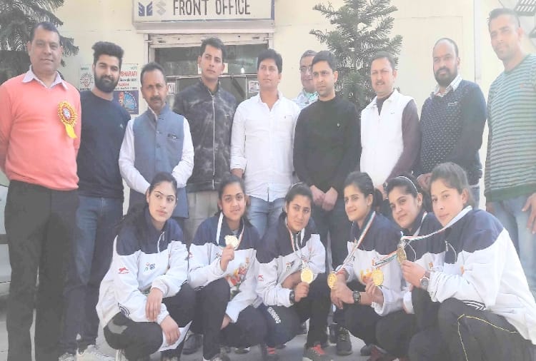 gold medal winner himachal kabbadi team warm welcommed at baddi