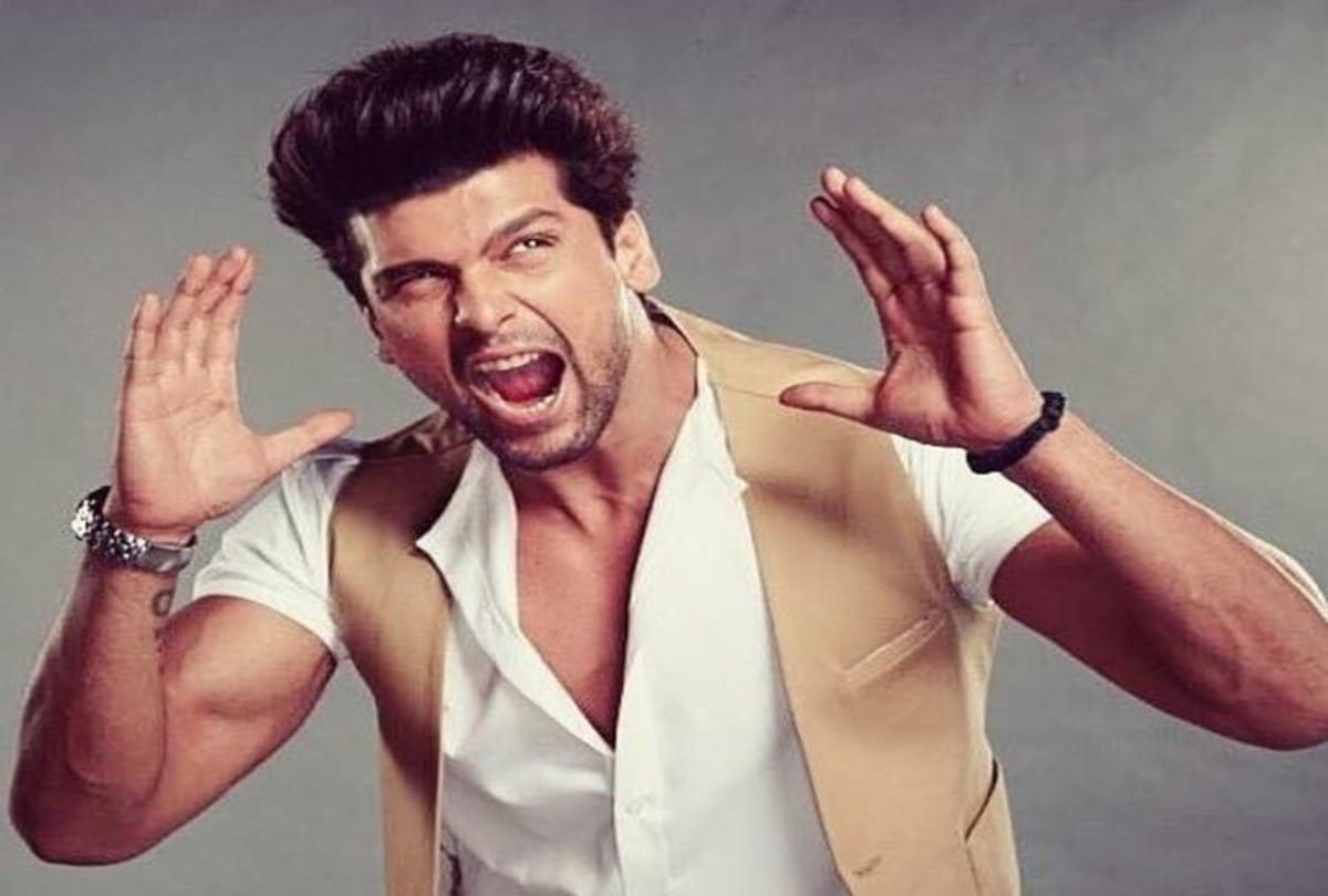 Kushal Tandon slams his female fan for slitting her wrist for him