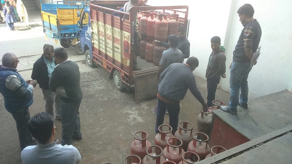 Thousands of people left their family for free lpg gas cylinder