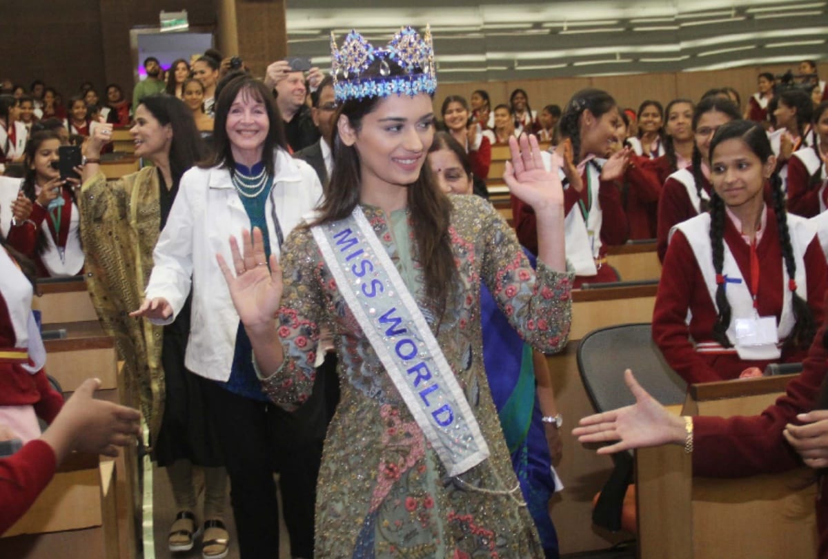 pics of manushi chhillar talked aboy periods and sanitary pads