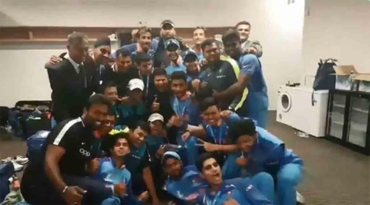 rahul dravid groove on bhangra by forcing of indian under19 cricket team players