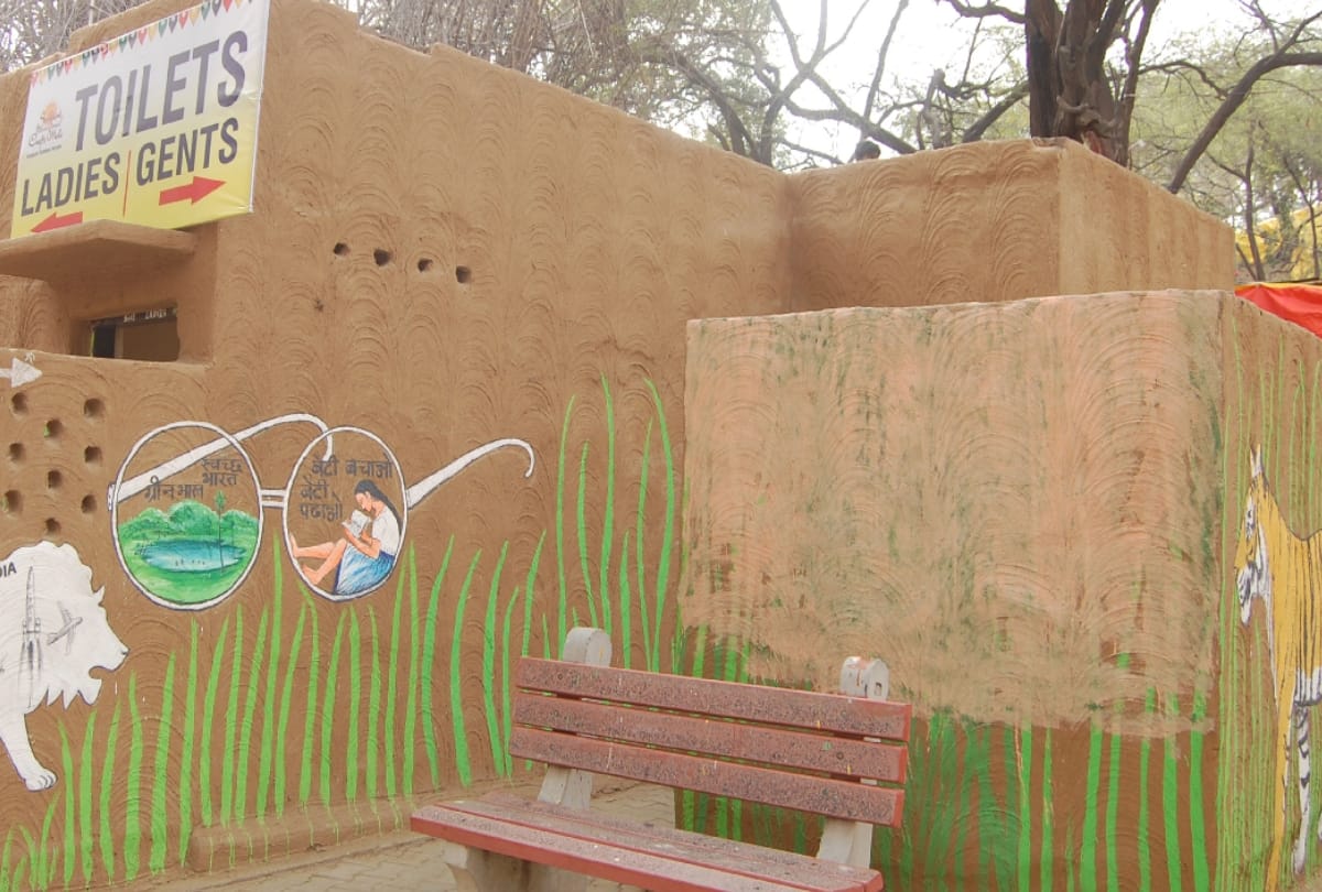 surajkund mela: sakshi malik's photo drawn gents toilet
