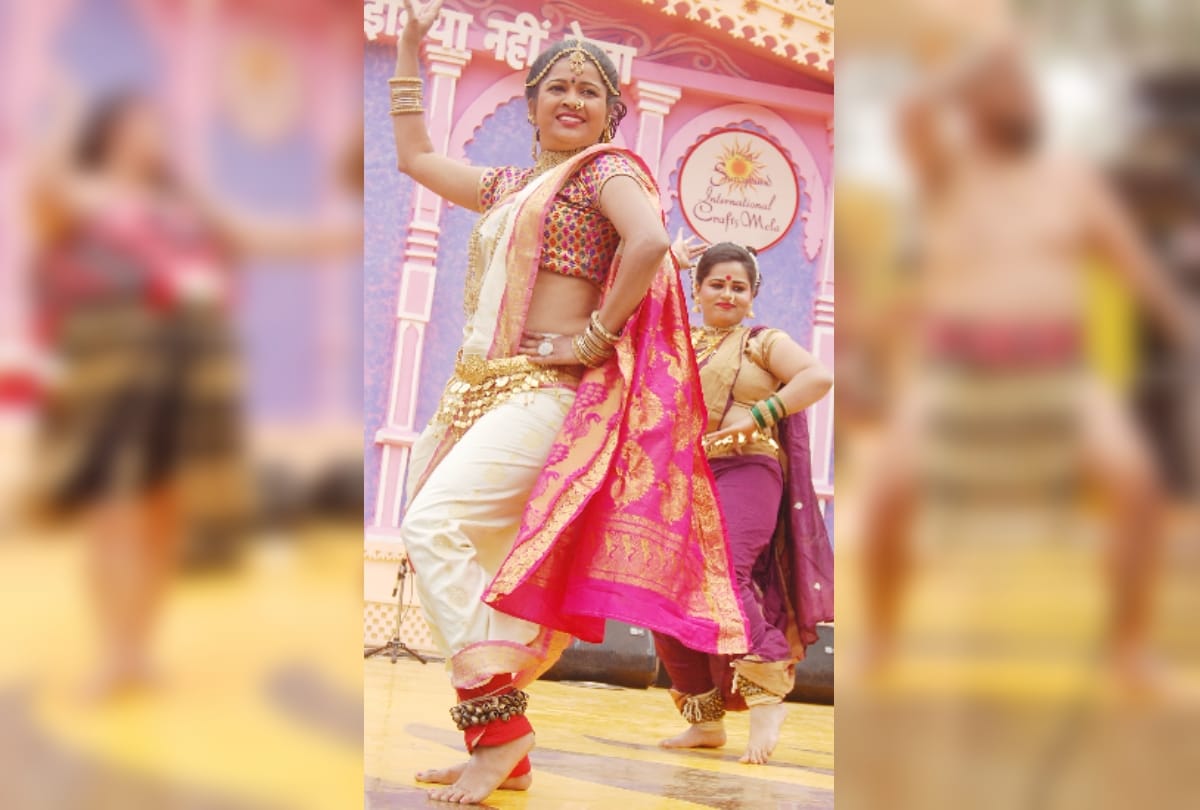 surajkund mela: sakshi malik's photo drawn gents toilet