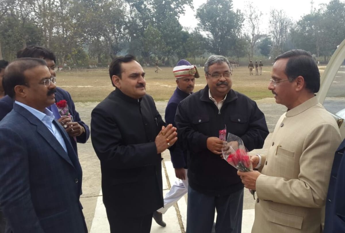inspection of deputy cm in the examination centers of gonda