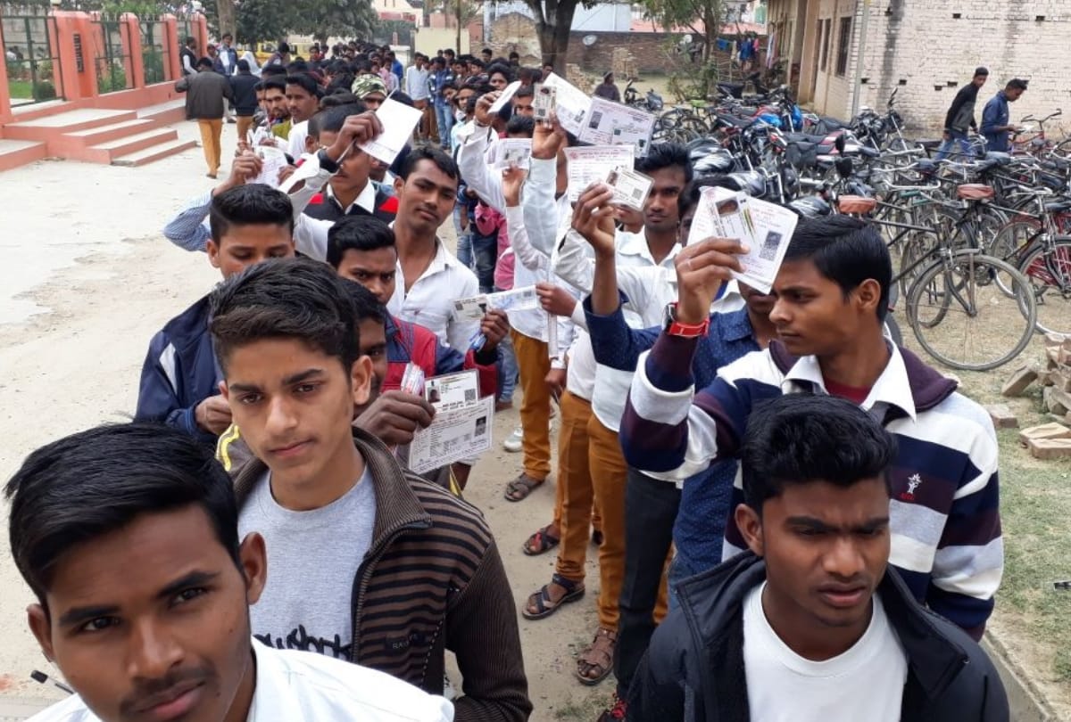 inspection of deputy cm in the examination centers of gonda