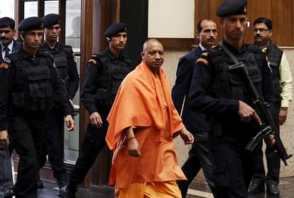 UP CM Yogi Adityanath inspection garbage vending machine in lucknow
