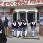 परीक्षा देकर बाहर निकलतीं छात्राएं।