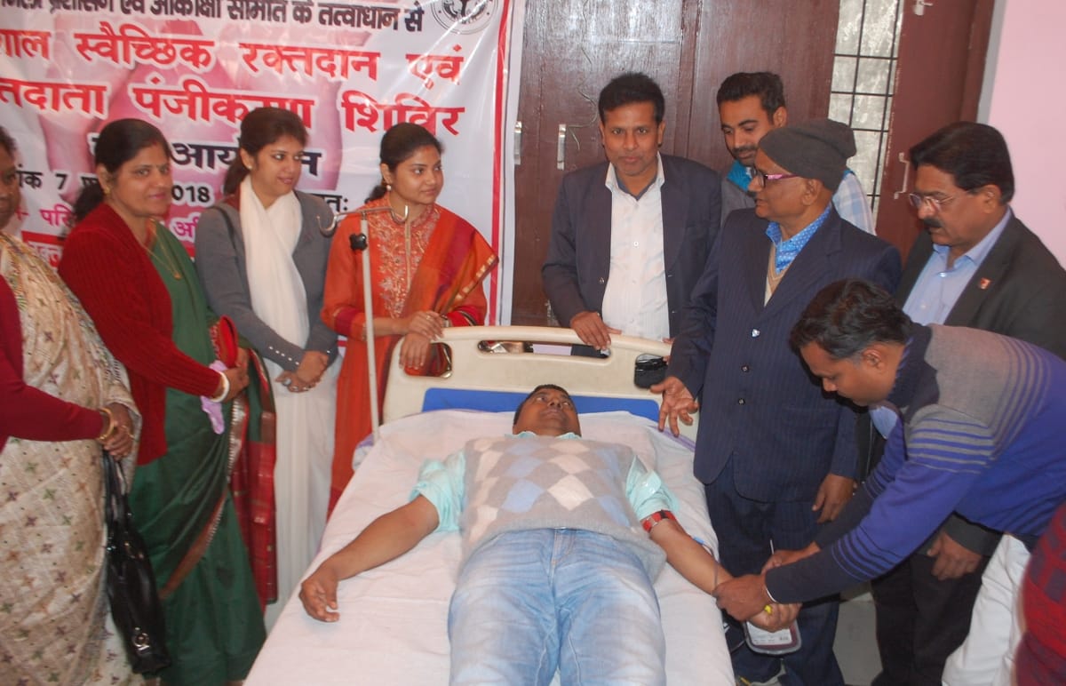रक्तदान के लिए युवाओं का आगे आने की जरूरत-सीएमओ 