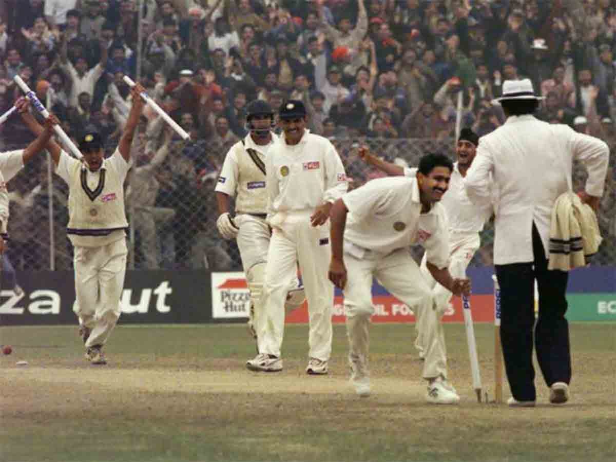 anil kumble takes ten wickets against pakistan on this day