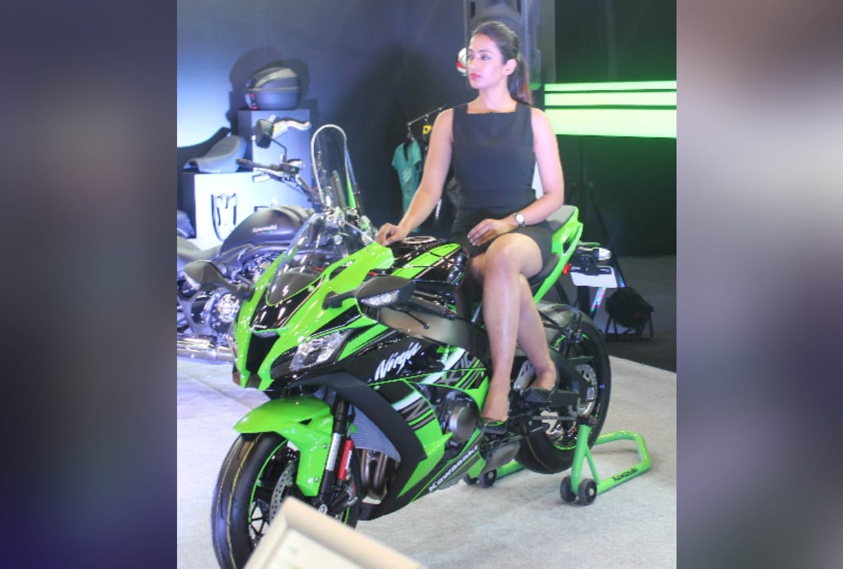 view pics of newly launched stylish cars at auto expo 2018