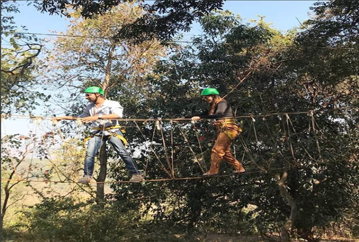 Puneesh Sharma and Bandgi Kalra celebrating Rose Day before Valentine's Day