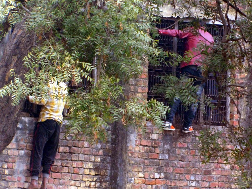 Cheating in Sikandrarao during UP Board Exma