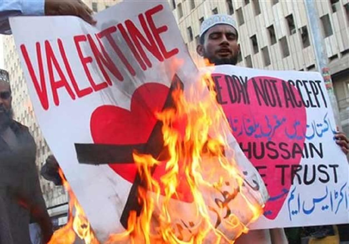  valentines day media celecration covergae bans in Pakistan