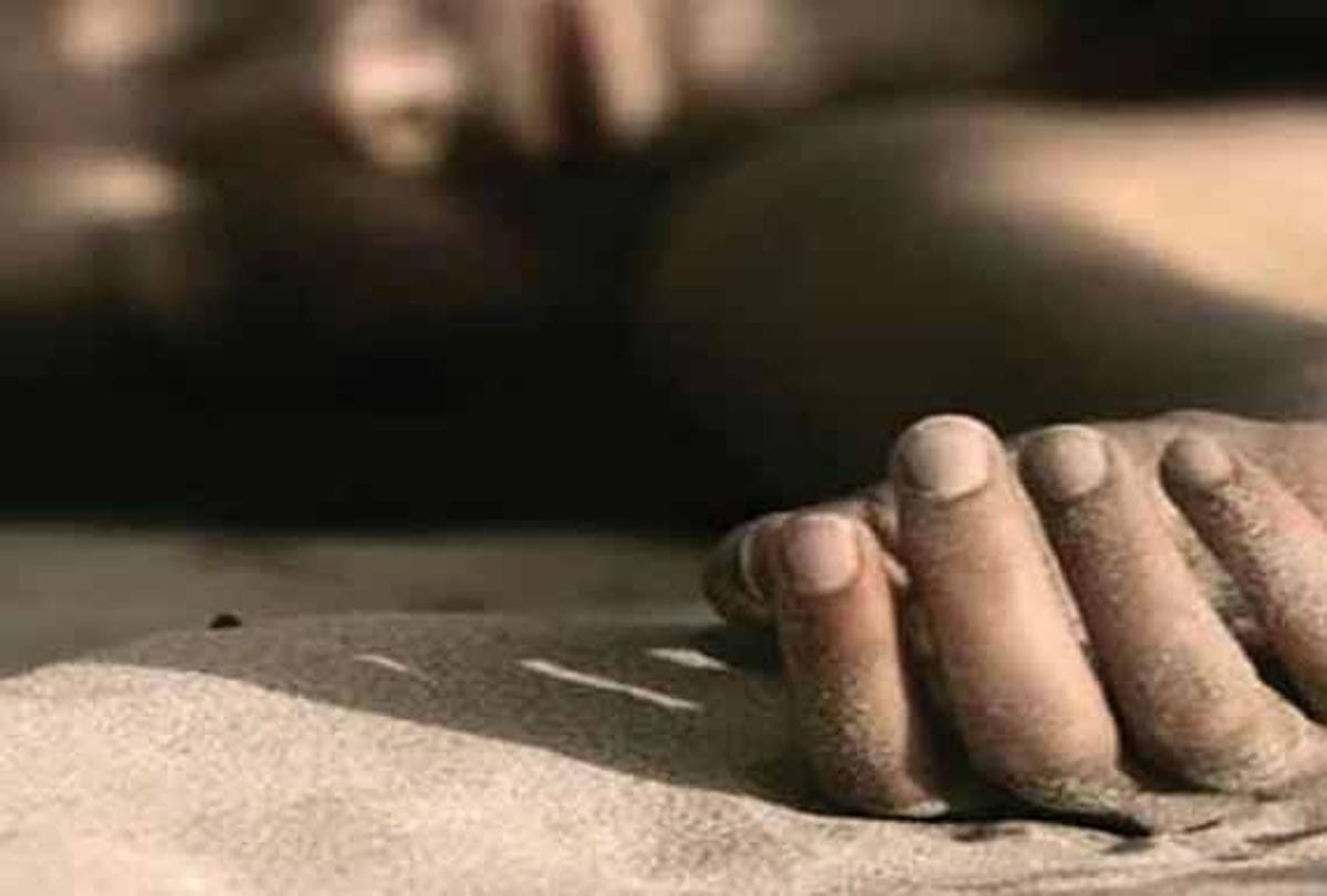 why do dead bodies rot