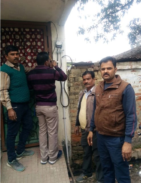 अब अंडरग्राउंड केबल से होगी बिजली सप्लाई, 20 घरों से हुई शुरुआत