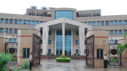 100 percent placement in IIM Lucknow