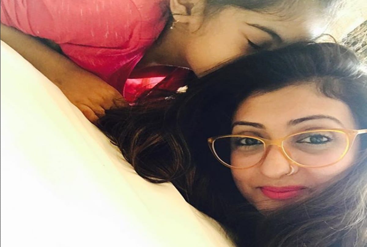 tv actress juhi parmar spends quality time with daughter after divorce
