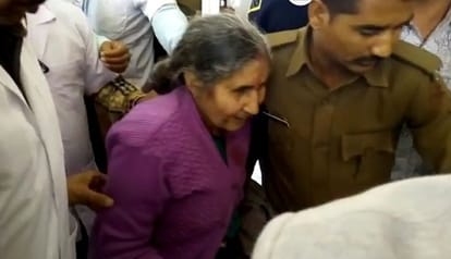 jashodaben seriously injured in car accident near chittorgarh