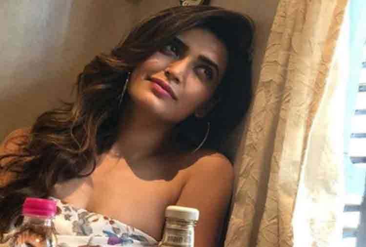 karishma tanna share bold photos on instagram goes viral