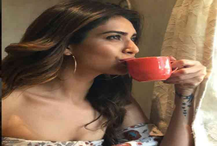 karishma tanna share bold photos on instagram goes viral