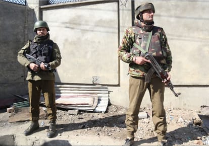 J&K: 2 policemen injured after terrorists fired shots at hospital in Srinagar 