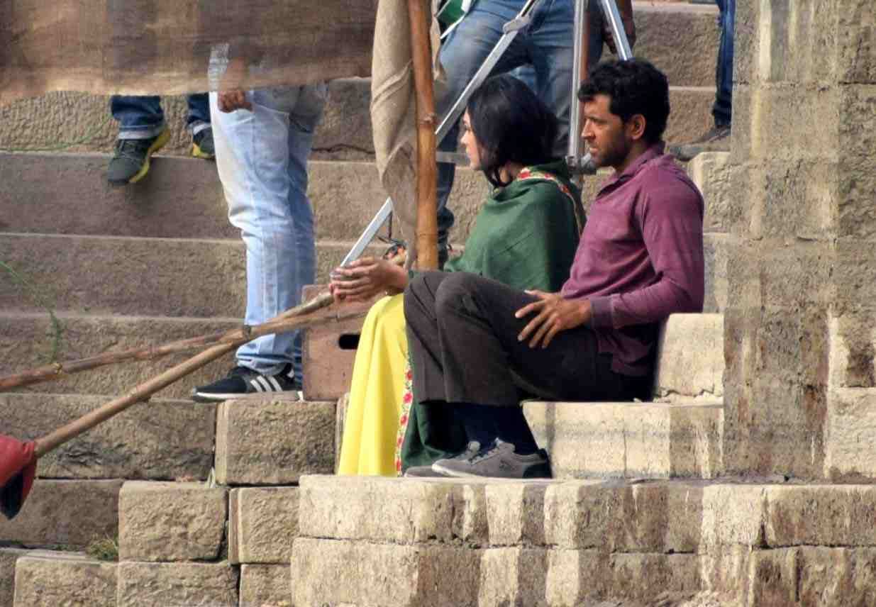 Hrithik roshan bought gift in varanasi for her mother and sister