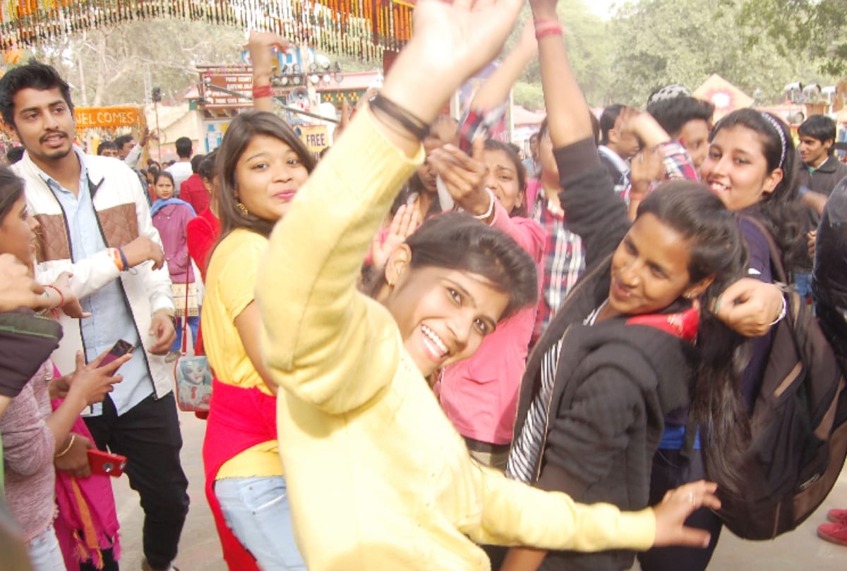 surajkund mela 2018: beggars buying ticket and begging inside mela premises