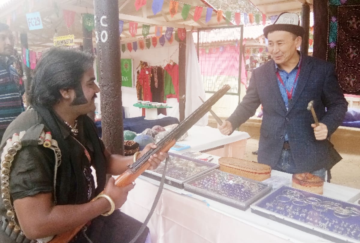 surajkund mela 2018: beggars buying ticket and begging inside mela premises