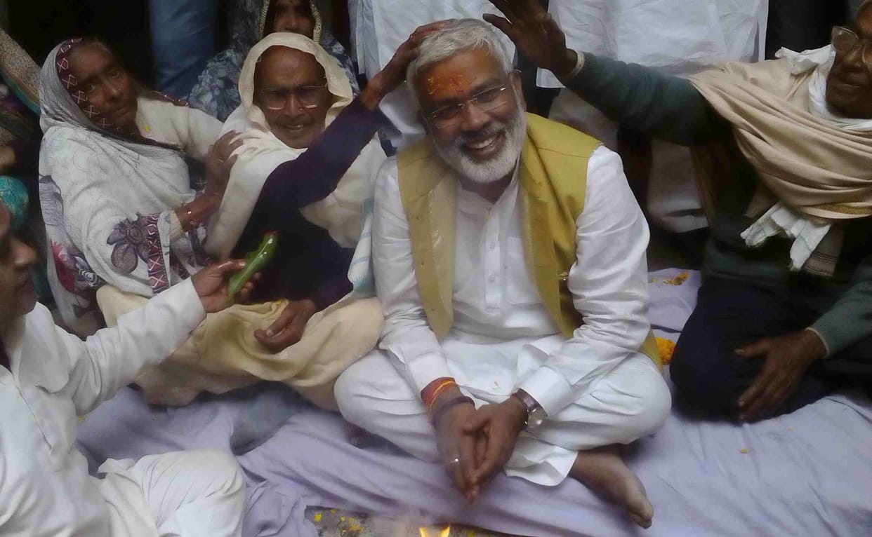 villagers start protest of yogi minister Swatantra Dev Singh