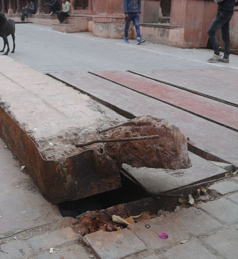 work under tajganj project not properly done