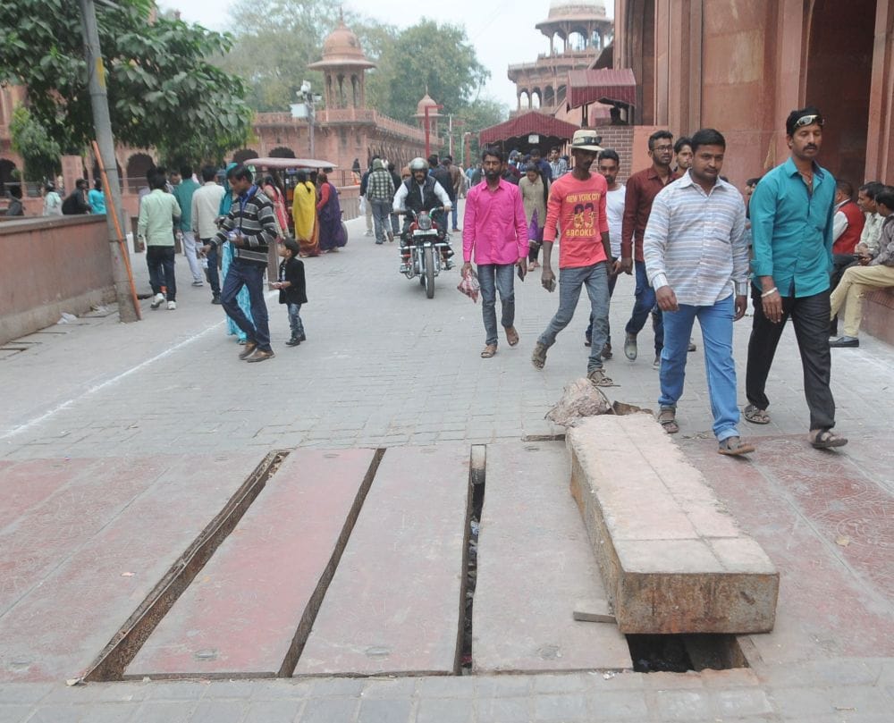 work under tajganj project not properly done
