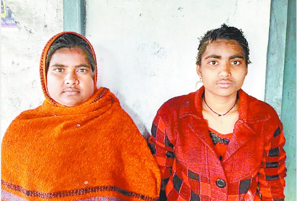 two sisters attacked on goons in gonda.