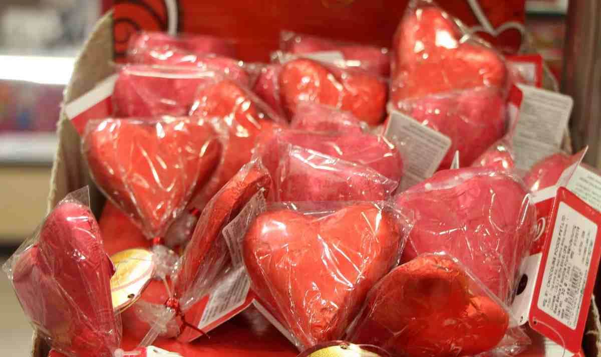 Market full from gifts in valentine week