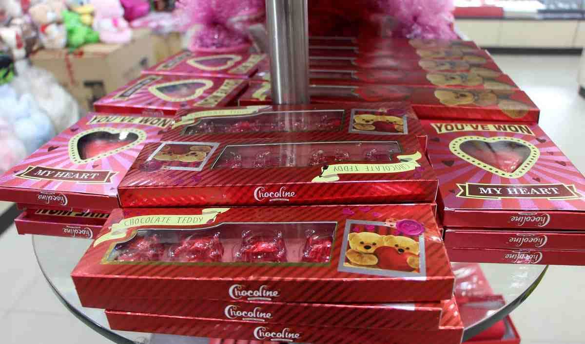 Market full from gifts in valentine week