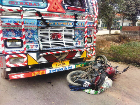 Uncontrollable truck crushes father-son, father's death