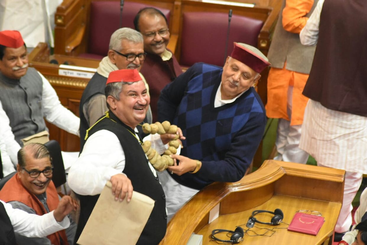 up budget session started with up governor budget speech and opposition protest