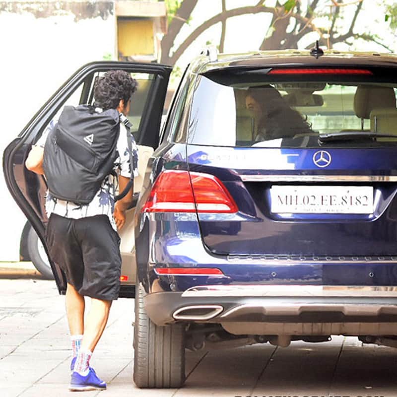 Ishaan Khatter jumps off the first floor of gym for girl friend Janhvi Kapoor